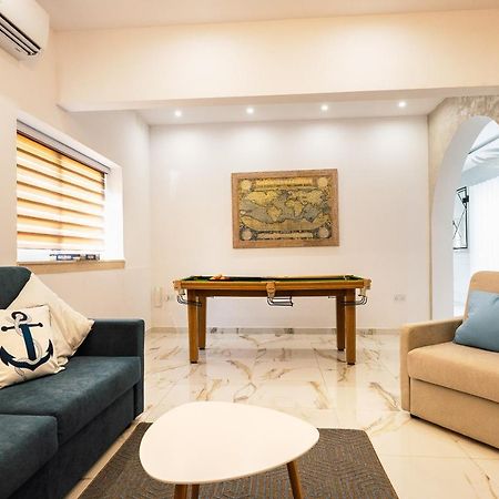 Stunning Holiday Villa With A Heated Jacuzzi 圣保罗湾城 外观 照片