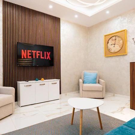 Stunning Holiday Villa With A Heated Jacuzzi 圣保罗湾城 外观 照片