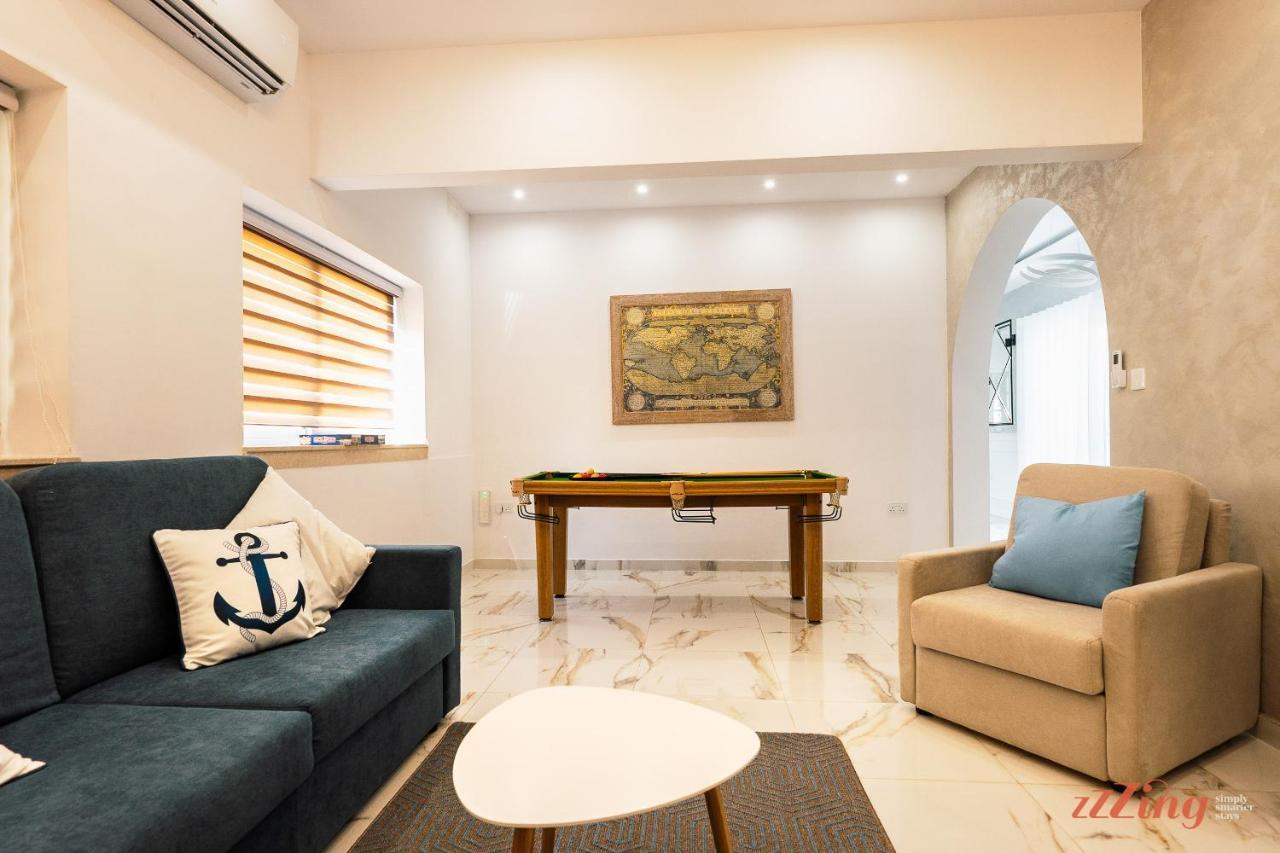 Stunning Holiday Villa With A Heated Jacuzzi 圣保罗湾城 外观 照片
