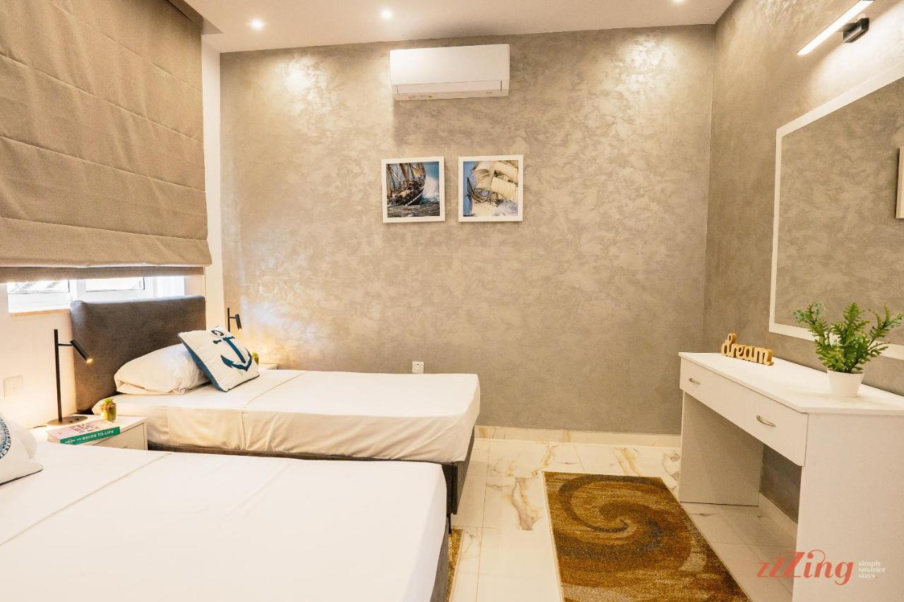 Stunning Holiday Villa With A Heated Jacuzzi 圣保罗湾城 外观 照片