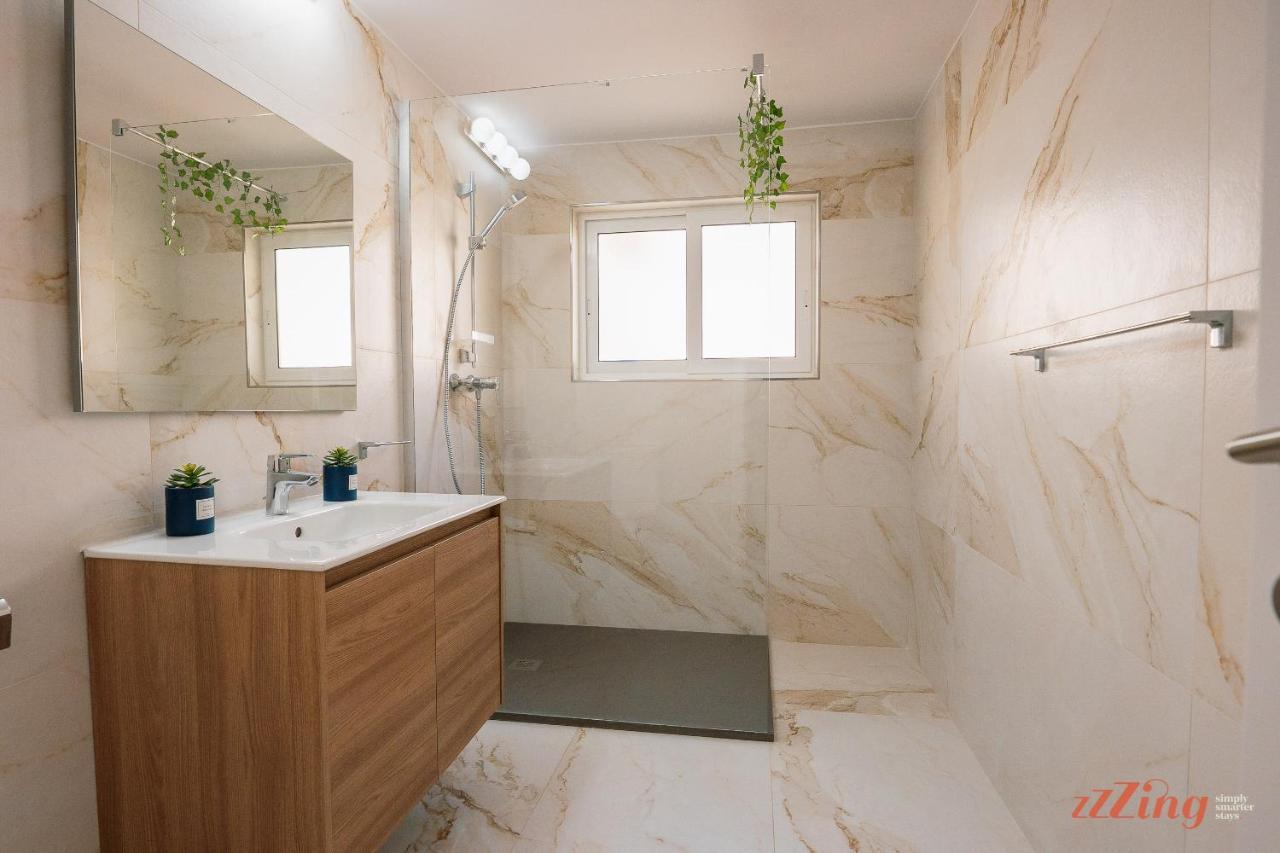 Stunning Holiday Villa With A Heated Jacuzzi 圣保罗湾城 外观 照片