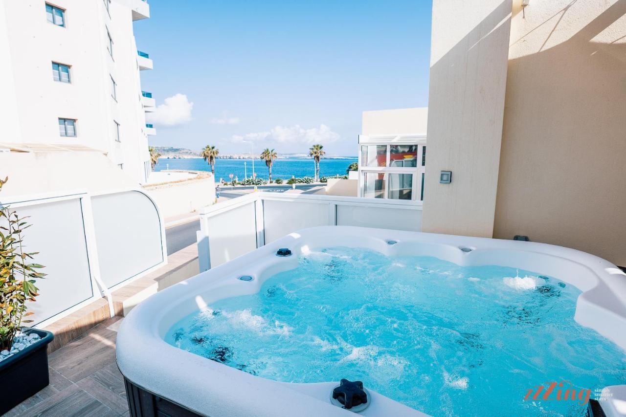 Stunning Holiday Villa With A Heated Jacuzzi 圣保罗湾城 外观 照片