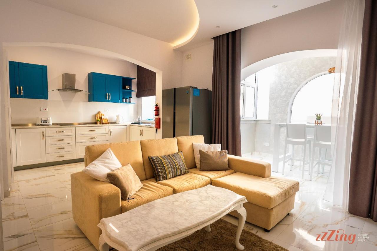 Stunning Holiday Villa With A Heated Jacuzzi 圣保罗湾城 外观 照片